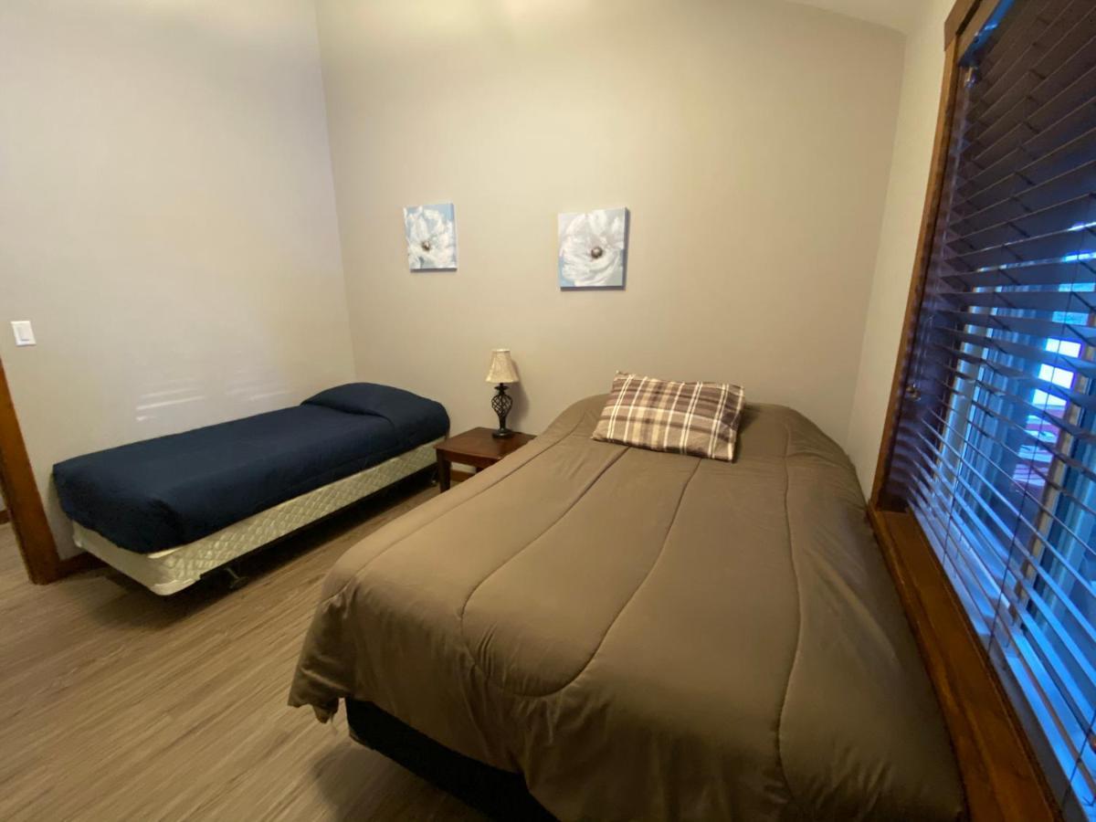 Villa Wolf Den à Valemount Extérieur photo